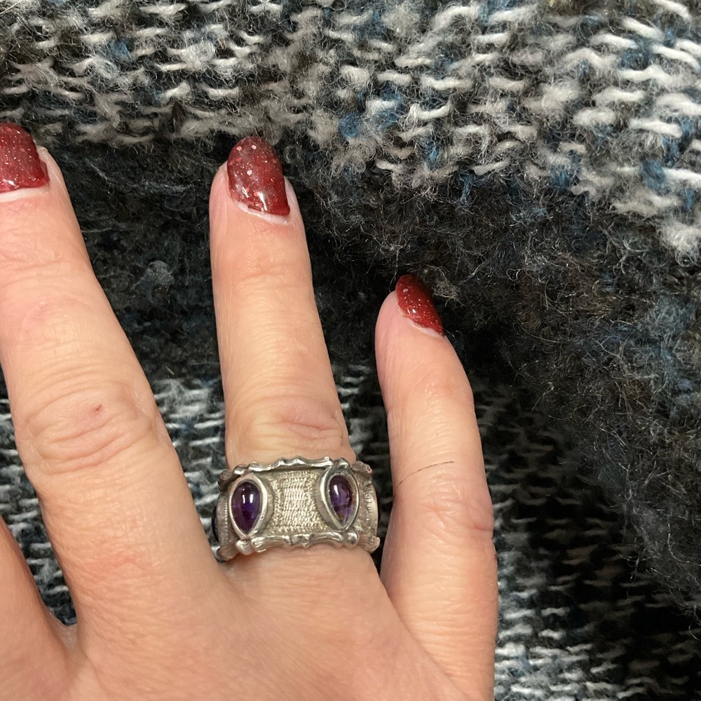 Sundance STYLE purple stone ring